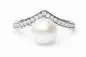 Preview: Eleganter Ring mit weißer Perle 7.5-8 mm in V-förmiger Zirkonia-Einfassung, 925er Silber, Gaura Pearls, Estland